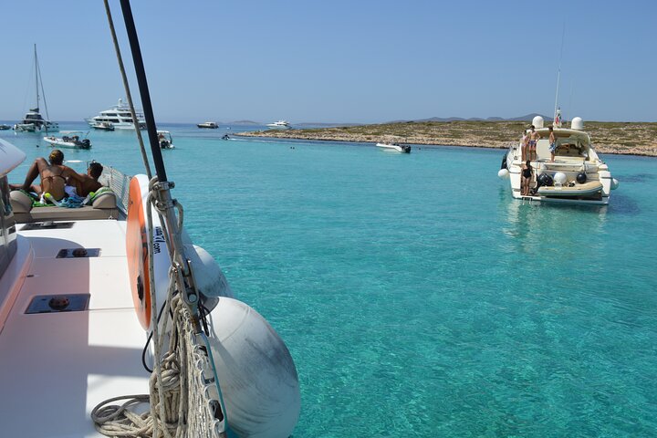 Full Day Catamaran Cruise to Antiparos and Blue Lagoon