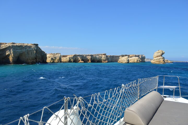 Full Day Catamaran Cruise to Antiparos and Blue Lagoon