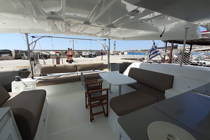 Full Day Catamaran Cruise to Antiparos and Blue Lagoon