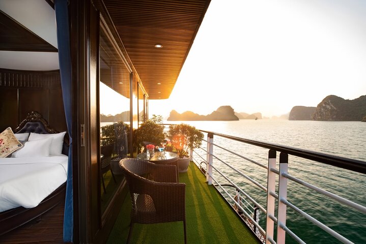 3 Day/2 Night Halong-Lan Ha Bay 5 Star Cruise with Balcony Cabin