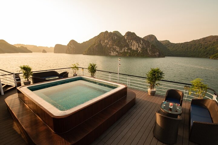 3 Day/2 Night Halong-Lan Ha Bay 5 Star Cruise with Balcony Cabin