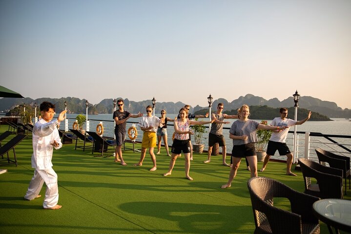 3 Day/2 Night Halong-Lan Ha Bay 5 Star Cruise with Balcony Cabin