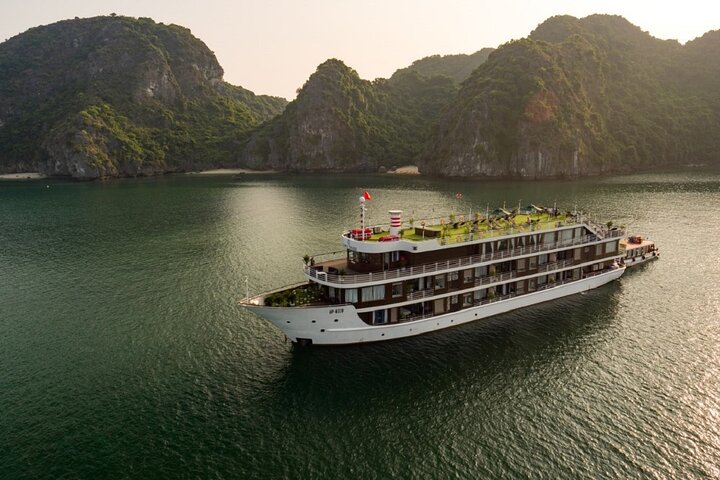 2-Day Ha Long-Lan Ha Bay-Bai Tu Long Bay 5 Star Cruises & Balcony