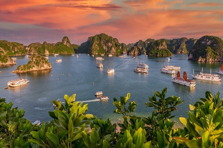 3 Day/2 Night Halong-Lan Ha Bay 5 Star Cruise with Balcony Cabin
