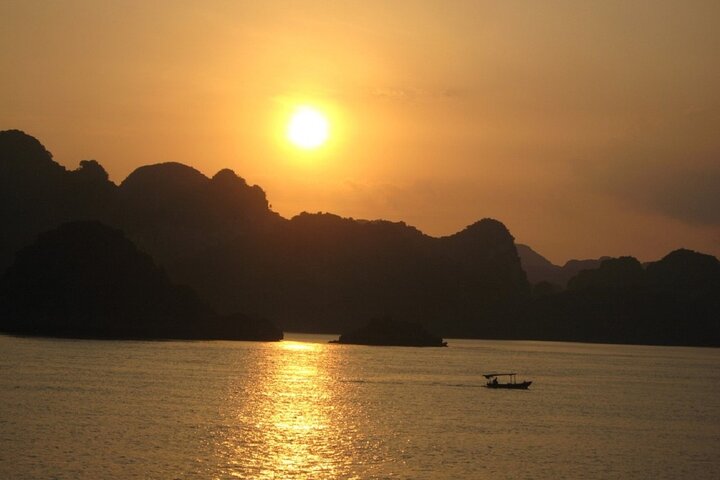 3 Day/2 Night Halong-Lan Ha Bay 5 Star Cruise with Balcony Cabin