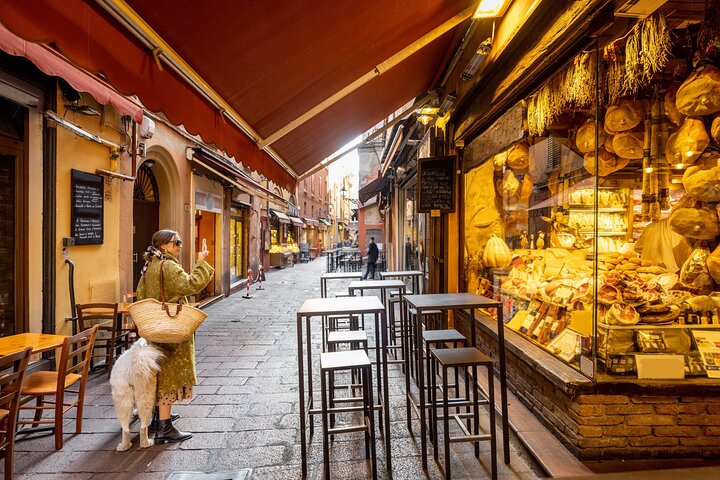 Bologna Small-Group Food Tour with Full Meal & Local Food Expert