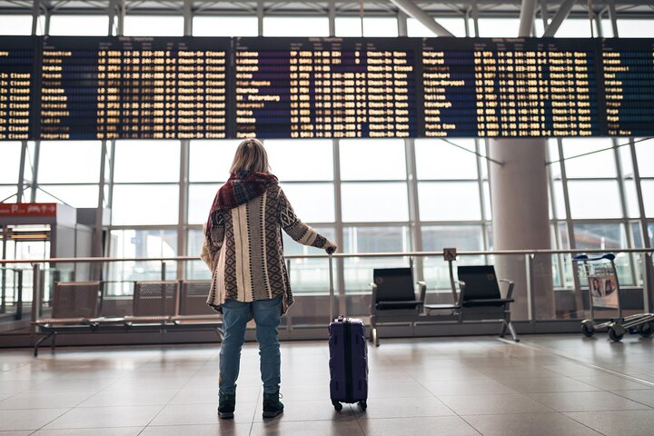 Private Arrival or Departure Transfer: Alfonso Bonilla Aragón Airport