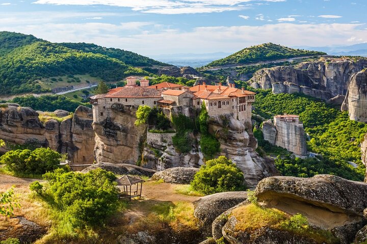Meteora: Guided Sunset Tour with Monasteries and Caves Visit