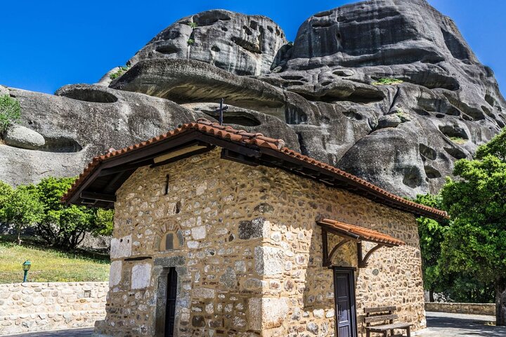 Meteora: Guided Sunset Tour with Monasteries and Caves Visit