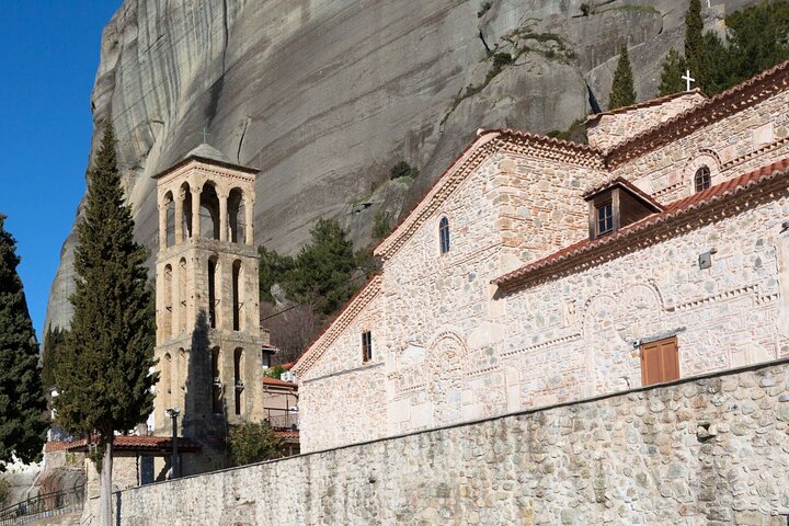 Meteora: Guided Sunset Tour with Monasteries and Caves Visit