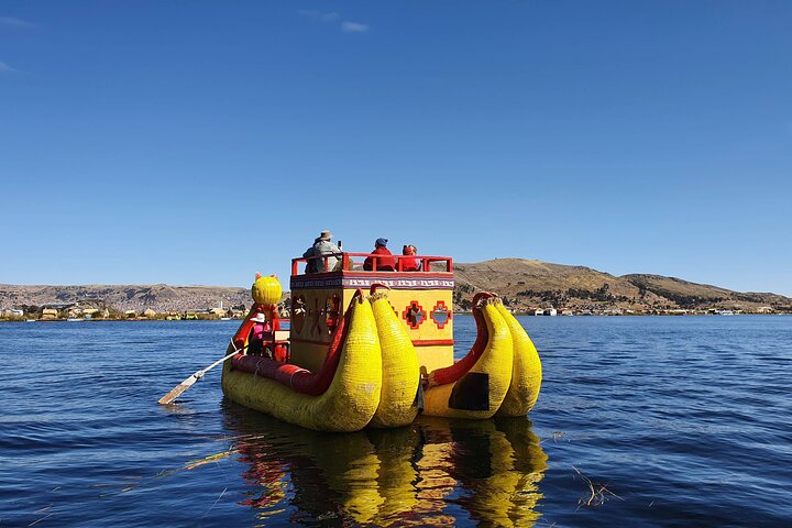 3h Boat Tour to Uros Island from Puno