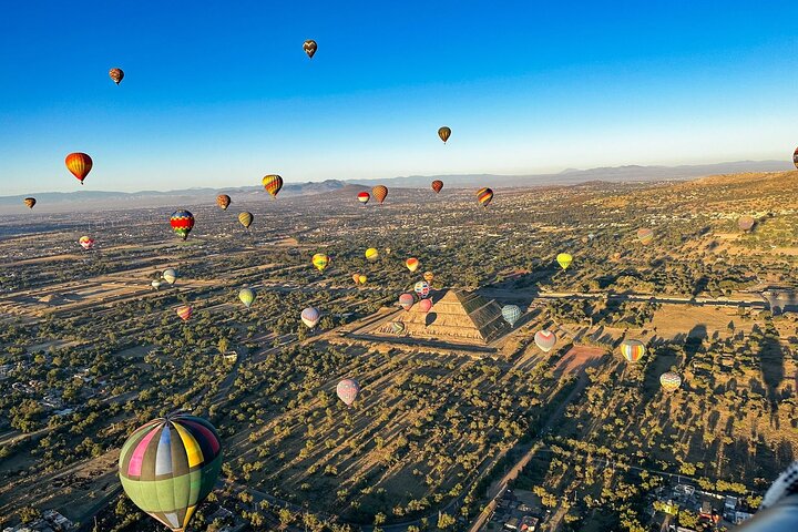 Balloon flight + Breakfast in cave + Pyramids + Pick up CDMX.