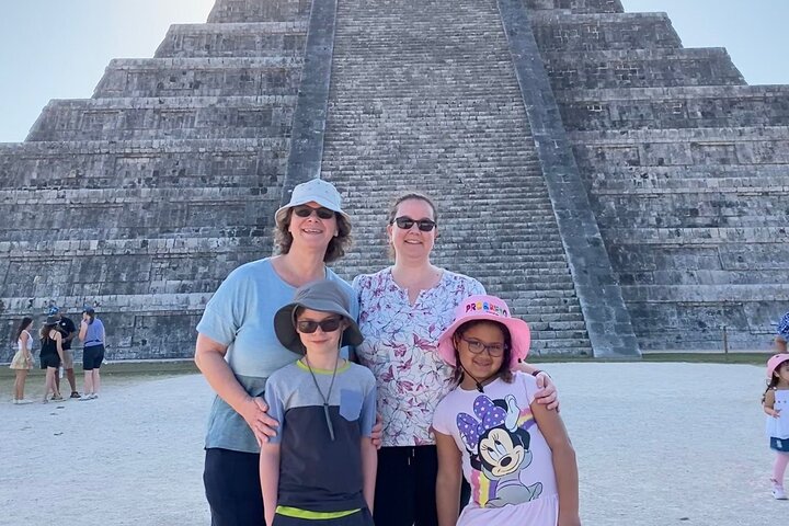 Private Guide Service in the Archaeological Zone of Chichen Itza