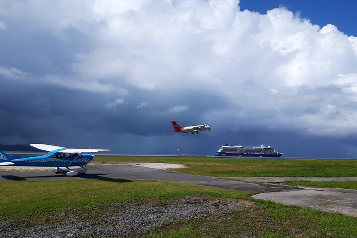 Private 30-minute flight downwind of Huahine