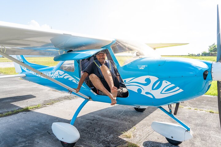 Private 30-minute flight downwind of Huahine