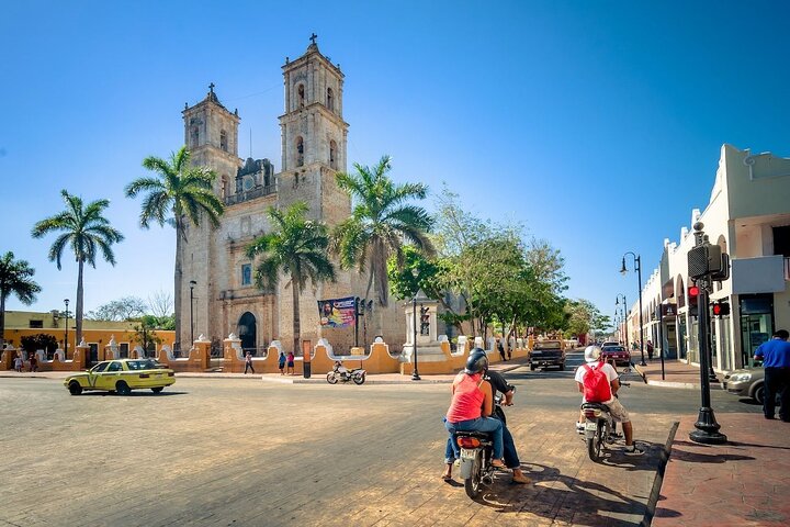 Guided Tour to Chichén Itzá and Cenote and Valladolid with Lunch