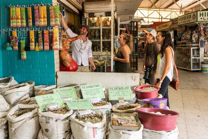 Breakfast & Market Tour in San Luis Potosí with English Guide