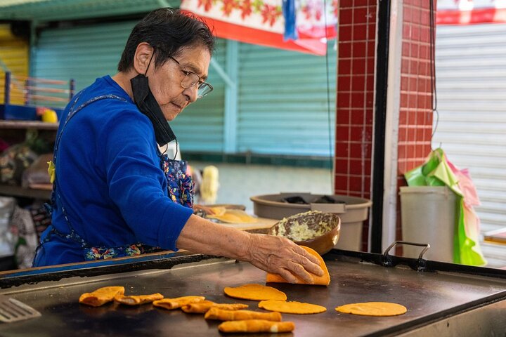 Breakfast & Market Tour in San Luis Potosí with English Guide