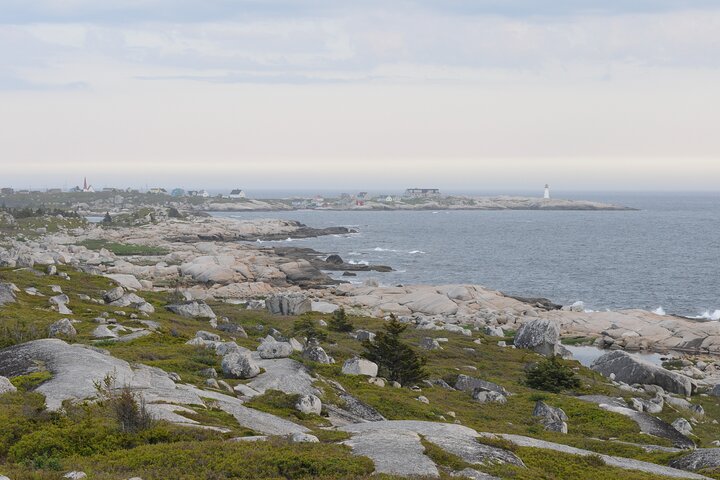 Half Day Small Group Tour in Peggy's Cove and Titanic Cemetery