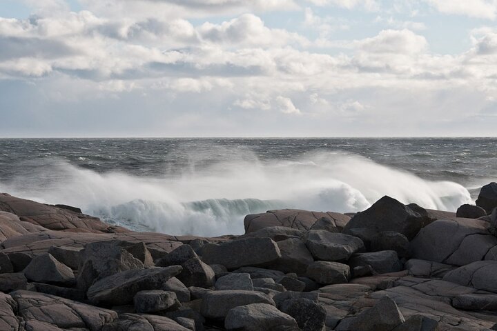 Half Day Small Group Tour in Peggy's Cove and Titanic Cemetery