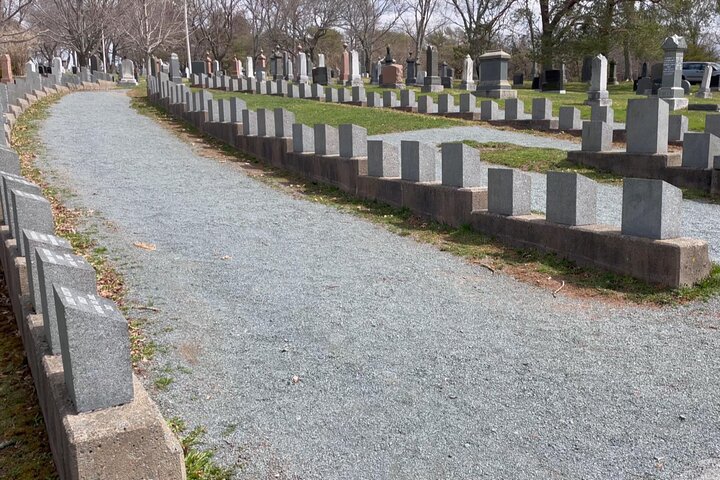 Half Day Small Group Tour in Peggy's Cove and Titanic Cemetery