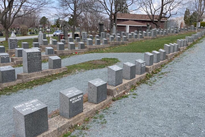 Half Day Small Group Tour in Peggy's Cove and Titanic Cemetery
