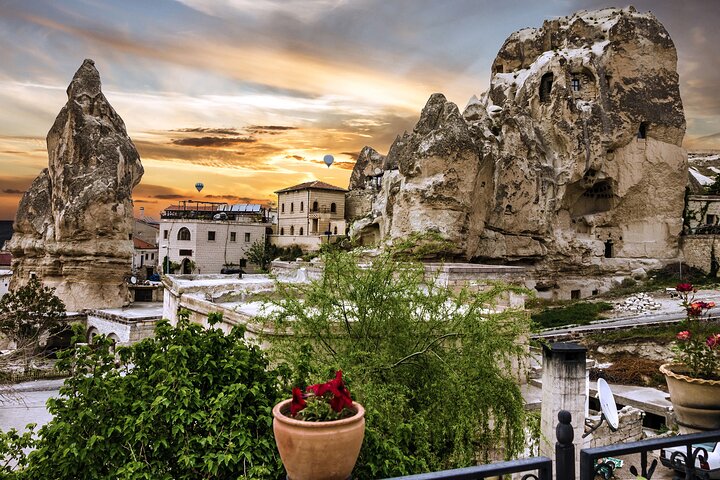 Cappadocia Dream: 2-Days Tour from Istanbul & Balloon Ride Option