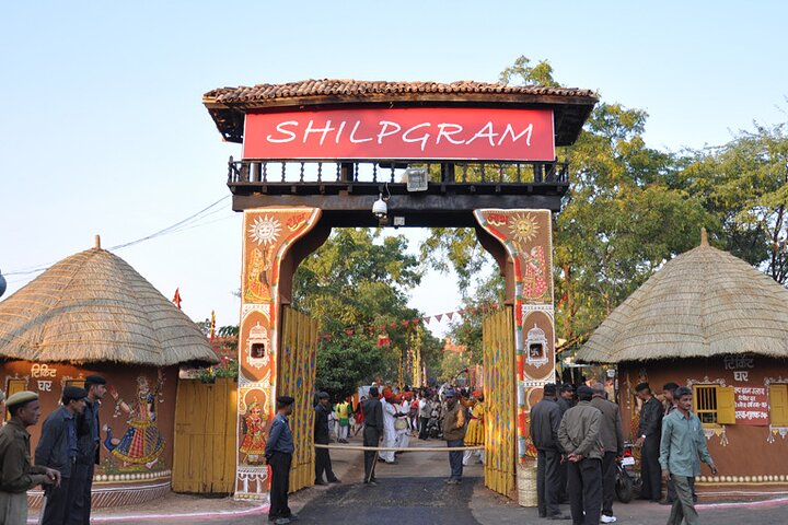 Udaipur Sightseeing Tour Package with Guide and Private Taxi