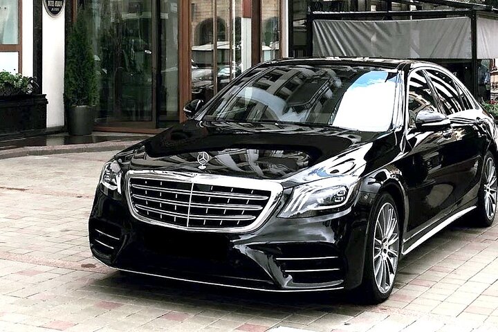 Airport Transfer: Vienna Airport VIE to Vienna by Luxury Car