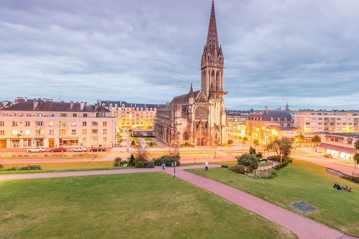 Private Custom Tour with a Local Guide in Caen