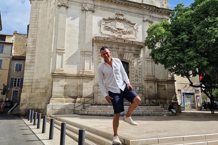 A Private Guided Historical and Cultural Tour in Nîmes