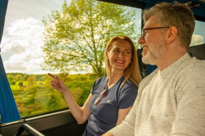 Stonehenge and Cotswold Villages Full-day Tour from Bristol
