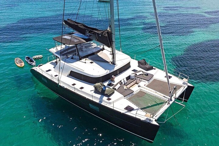 Premium Catamaran Tours, 8-flavor Feast & Drinks, Limited guests!