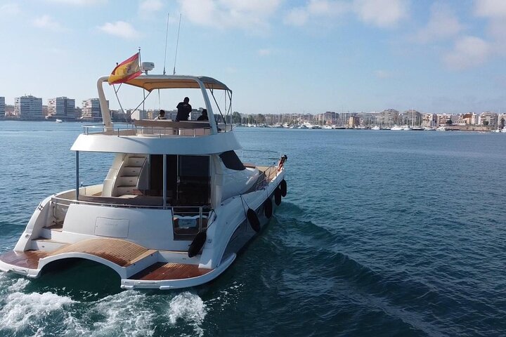 Puerto del Carmen: Catamaran Trip with Water Sports