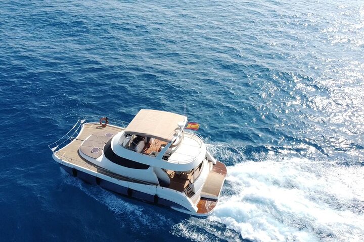 Puerto del Carmen: Catamaran Trip with Water Sports