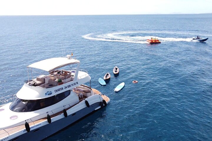 Puerto del Carmen: Catamaran Trip with Water Sports