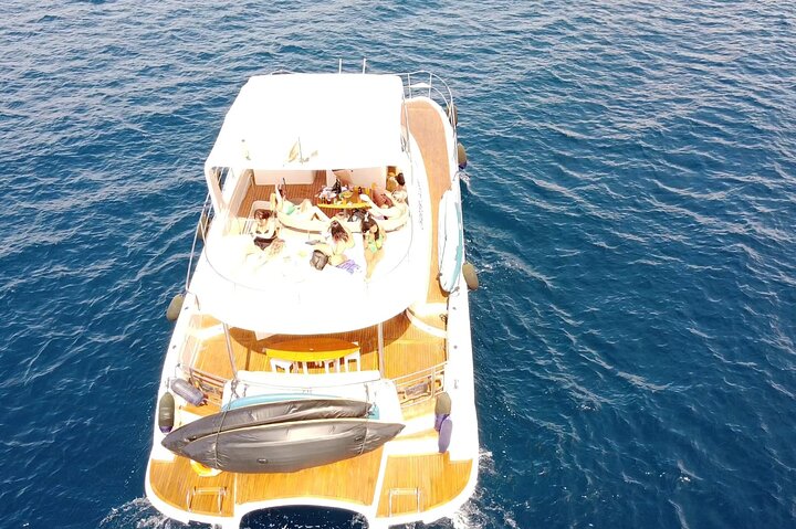 Puerto del Carmen: Catamaran Trip with Water Sports