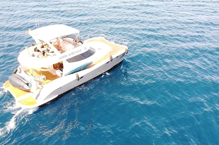 Puerto del Carmen: Catamaran Trip with Water Sports
