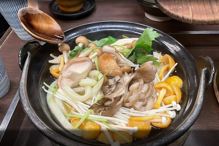 Kanazawa Night Tour with Local Meal and Drinks