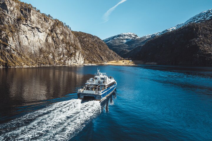 Mostraumen Fjord Cruise – Operated & Guided by Locals