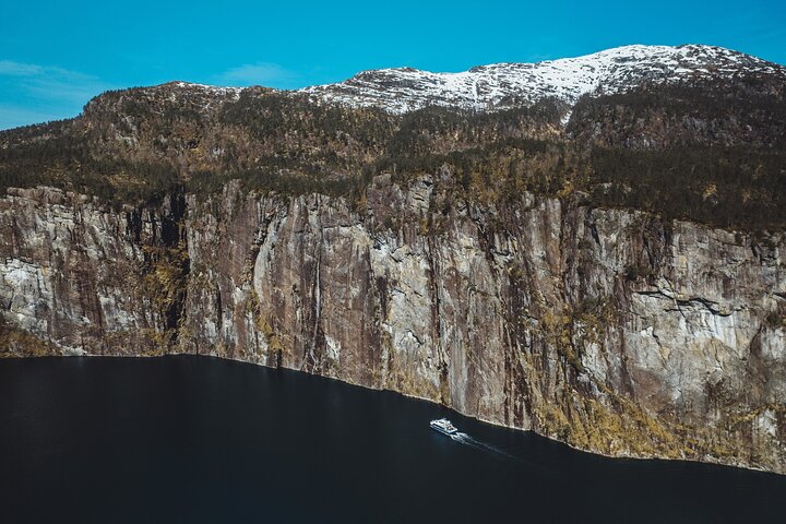 Mostraumen Fjord Cruise – Operated & Guided by Locals