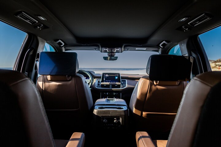 Private SUV Round-Trip from Airport to Hotels in Cabo San Lucas