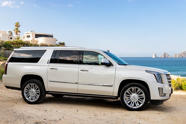 Private SUV Round-Trip from Airport to Hotels in Cabo San Lucas
