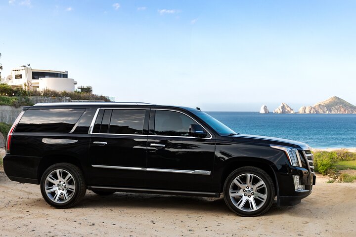Private SUV Round-Trip from Airport to Hotels in Cabo San Lucas