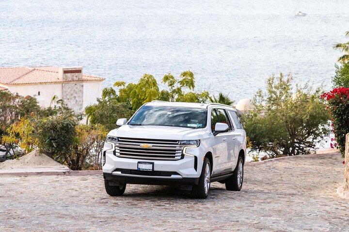 Private SUV Round-Trip from Airport to Hotels in Cabo San Lucas