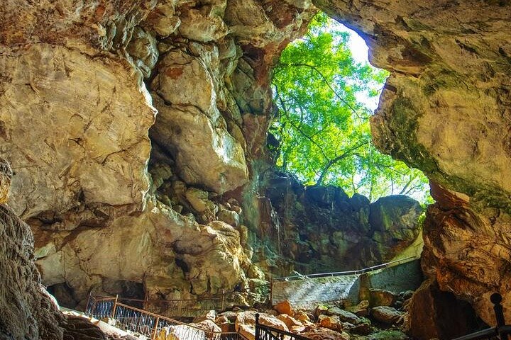 Vizag to Borra Caves and Thotlakonda Buddhist Complex Day Tour