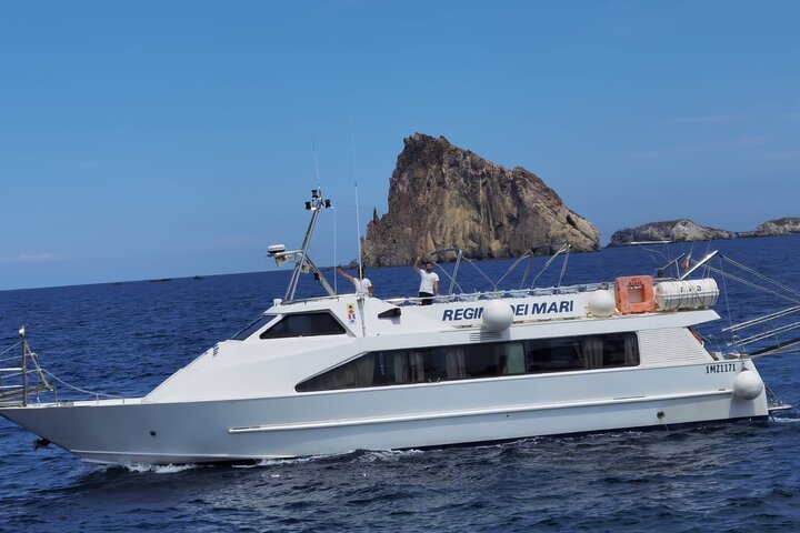 Boat Tour to Panarea and Stromboli from Lipari