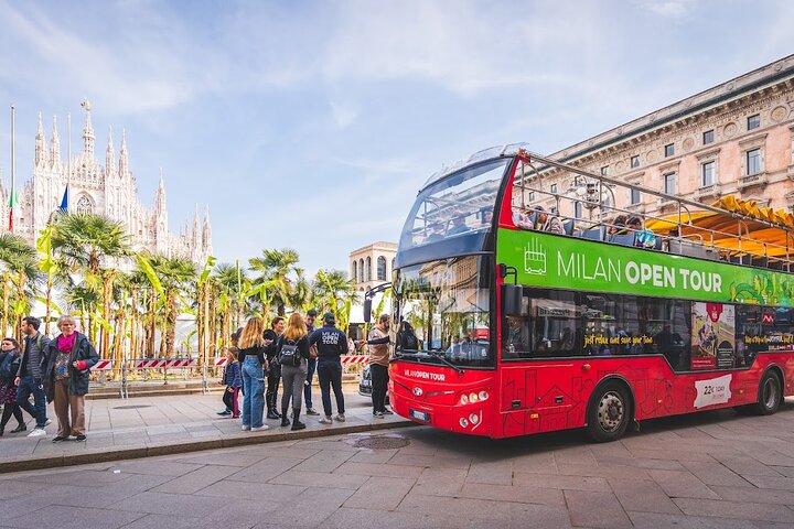 Milan Super Saver: Skip-the-Line Duomo and Rooftop Guided Tour