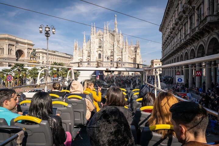 Milan Super Saver: Skip-the-Line Duomo and Rooftop Guided Tour