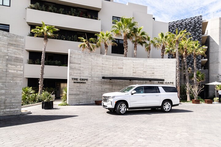 Private SUV Round-Trip from Airport to Hotels in Cabo San Lucas